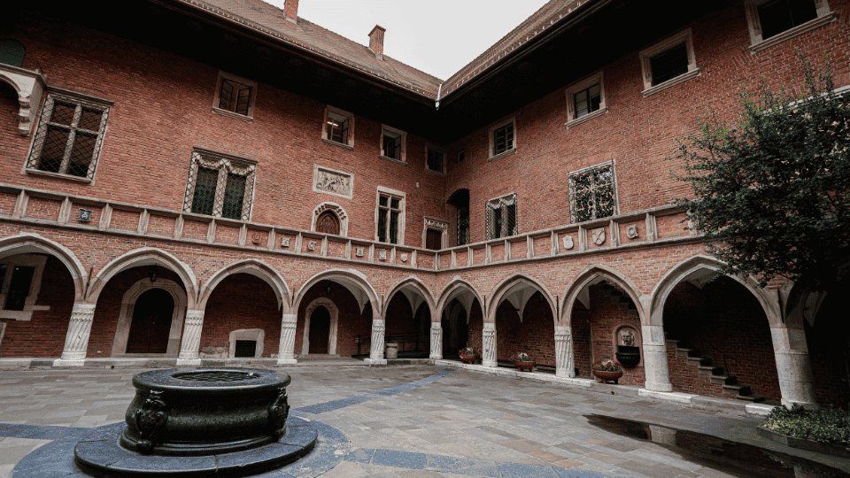 Qué ver en Cracovia: TOP 10 imprescindibles 5 Akademia Krakowska