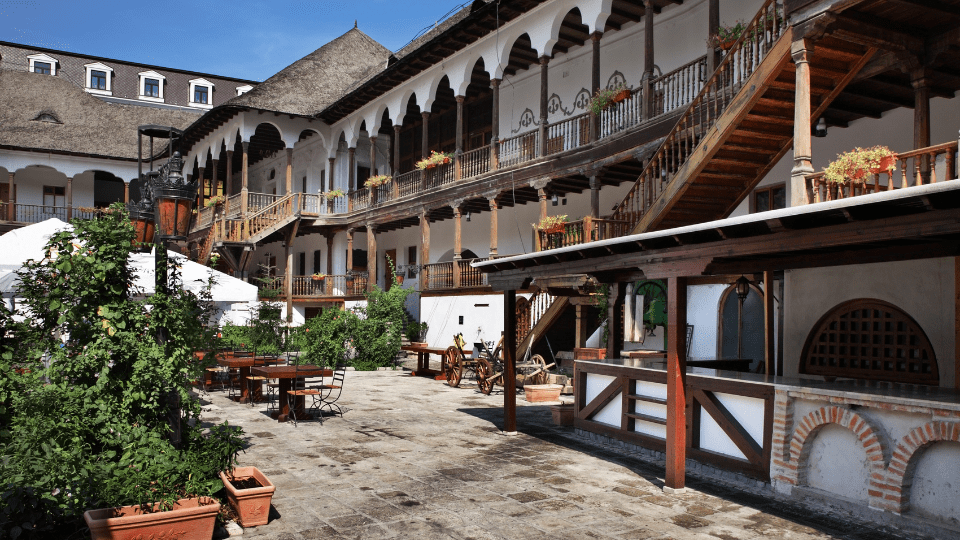 Qué ver en Bucarest: 2 días por la París del Este 12 BLOG.Hanu lui Manuc