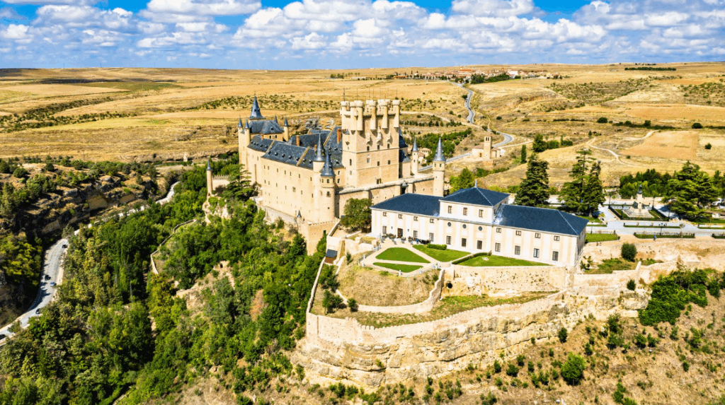 Qué ver en Segovia: 10 monumentos y rincones de leyenda 4 alcazar-que-ver-en-segovia