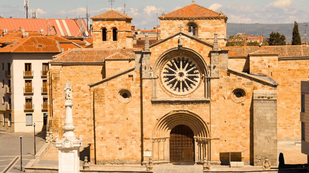 Qué ver en Ávila: 11 paradas esenciales en la ciudad amurallada 13 san-apostol-que-ver-en-ávila