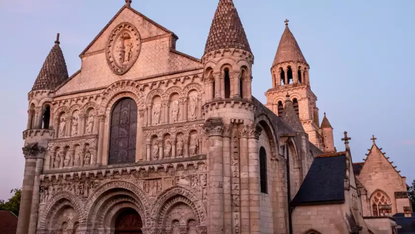 Notre-Dame Church, audioguide Poitiers with DareMapp