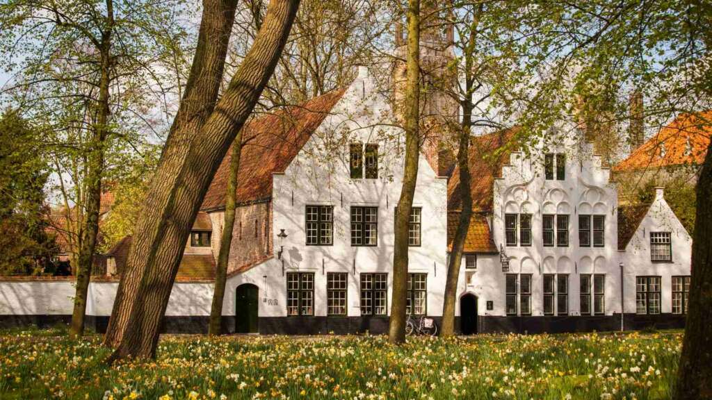 Things to do in Bruges in 2 days: the 10 must-see stops 5 Casas Caridad Brujas blog