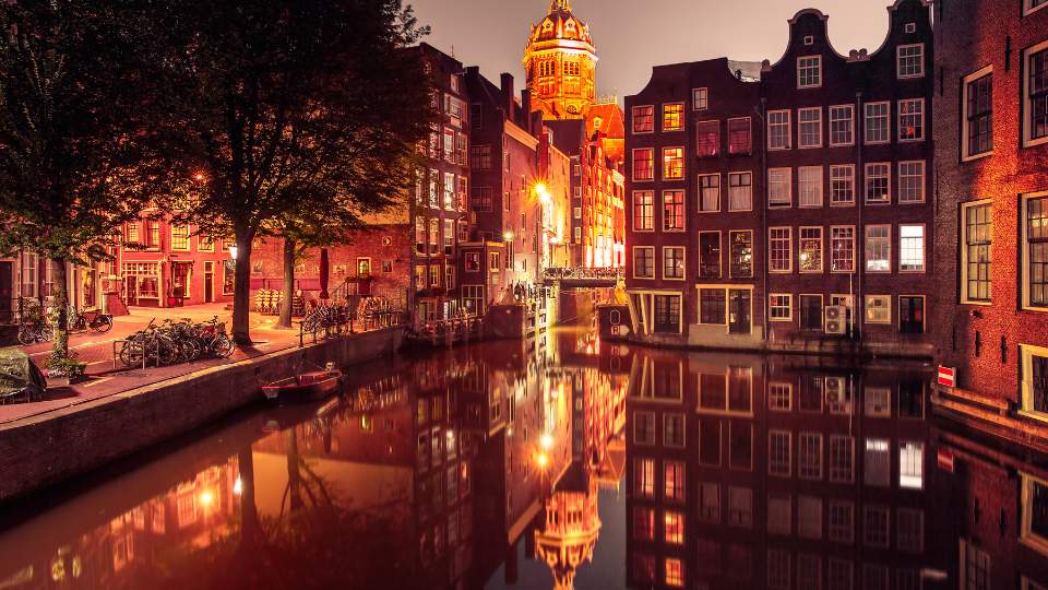 Things to do in Amsterdam. The Venice of the North. 10 De Wallen