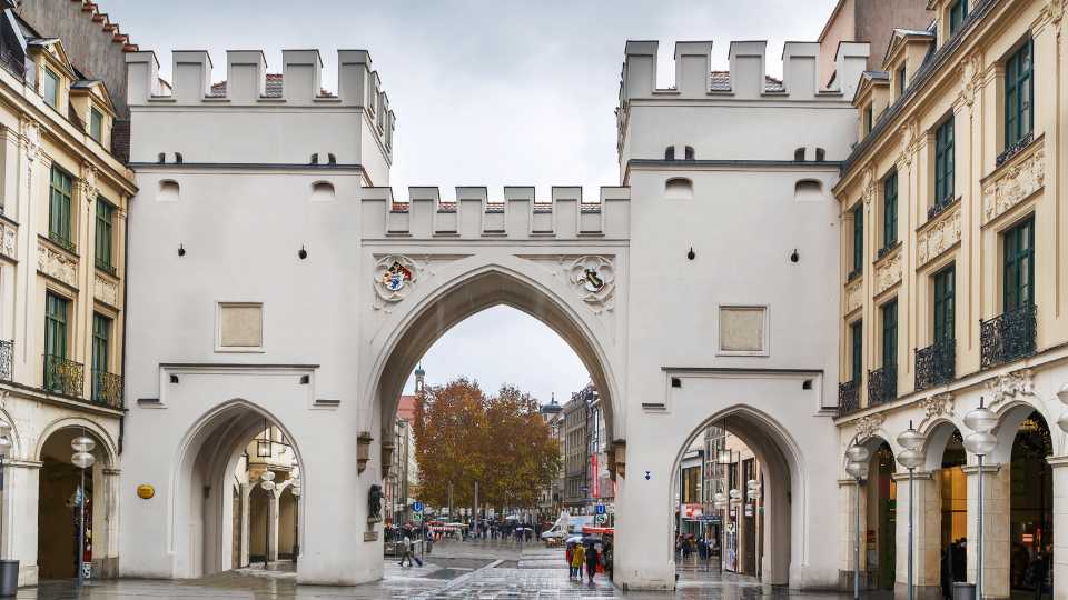 Qué ver en Múnich: 8 esenciales de la cuna del Oktoberfest 5 puertas-que-ver-en-
Múnich