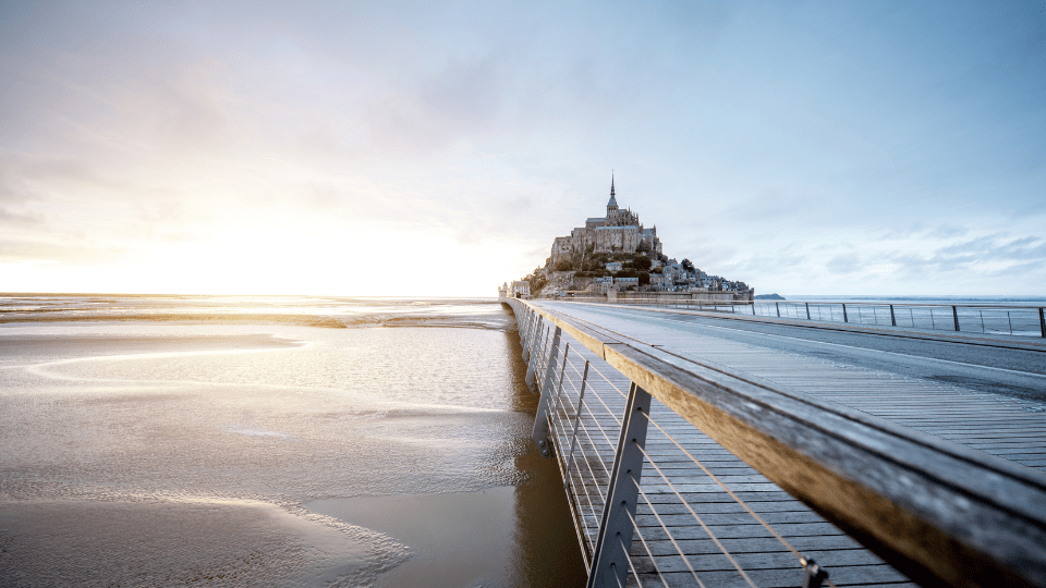 Qué ver en el Mont Saint-Michel: 48h entre ingeniería y mareas 2 La pasarela