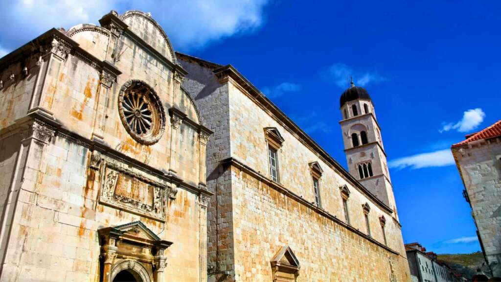 Things to do in Dubrovnik in 1 or 2 days: visit the essentials 3 Monasterio franciscano Dubrovnik blog