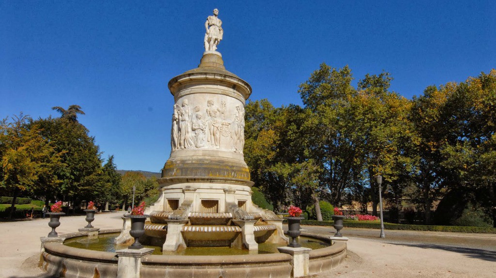 Qué ver en Pamplona en 1 día. La ciudad de los Sanfermines 15 Monumento a Julian Gayarre Jardines de la Taconera Pamplona Navarra 1024x575 1