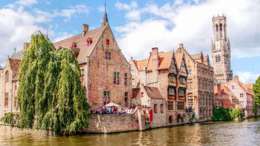 Muelle_del_Rosario_Brujas_blog The Rozenhoedkaai, or Rosario Quay, is one of the most photographed spots and a must among the top things to do in Bruges
