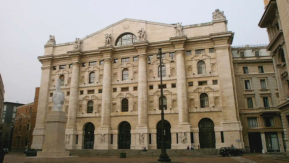 Things to do in Milan. The capital of Lombardy. 9 Piazza degli affari