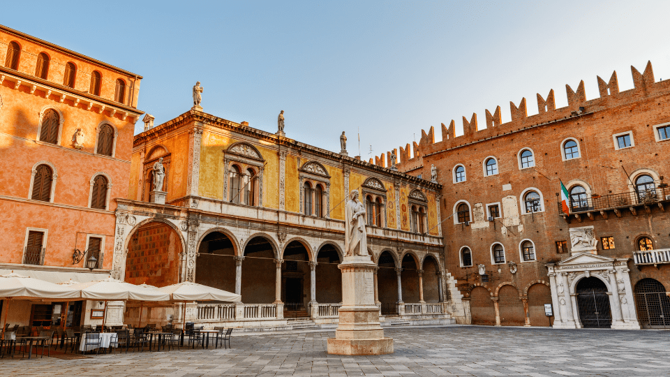 Qué ver en Verona: 10 paradas clave en la ciudad del mármol 5 Piazza dei Signori