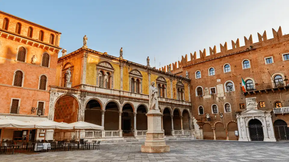 Piazza dei Signori, things to do in Verona with DareMapp