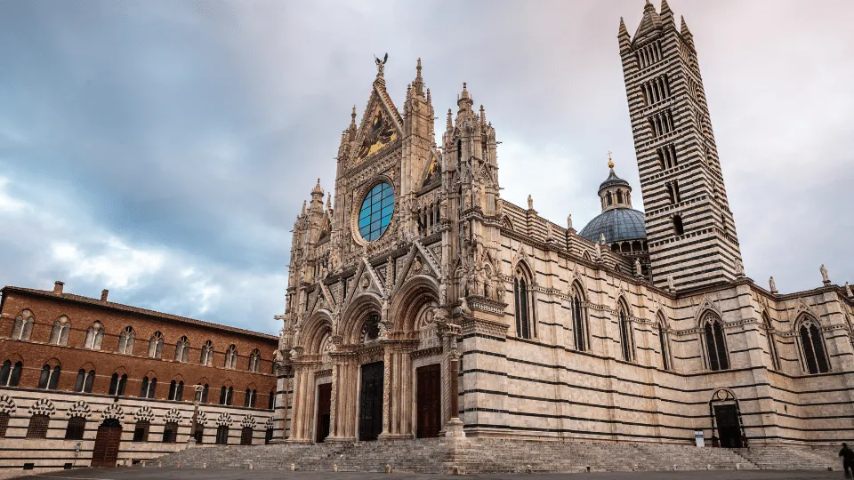 Piazza del Duomo, things to do in Siena with DareMapp