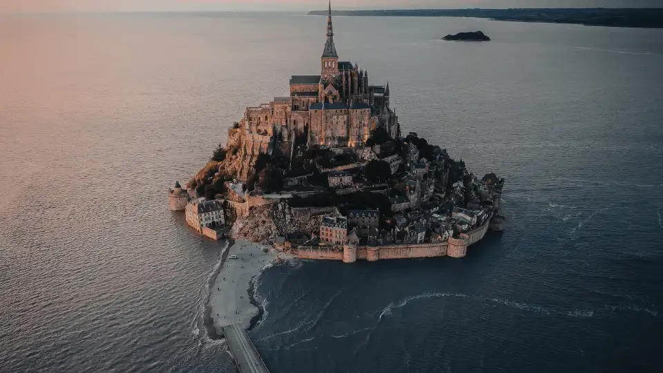 Couesnon Dam, things to do in Mont Saint-Michel with DareMapp