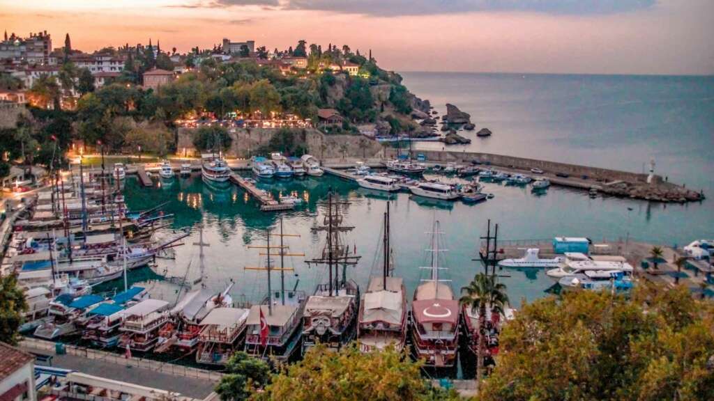 Things to do in Antalya in 2025: 7 must-sees and plans 6 Puerto antiguo Antalya blog