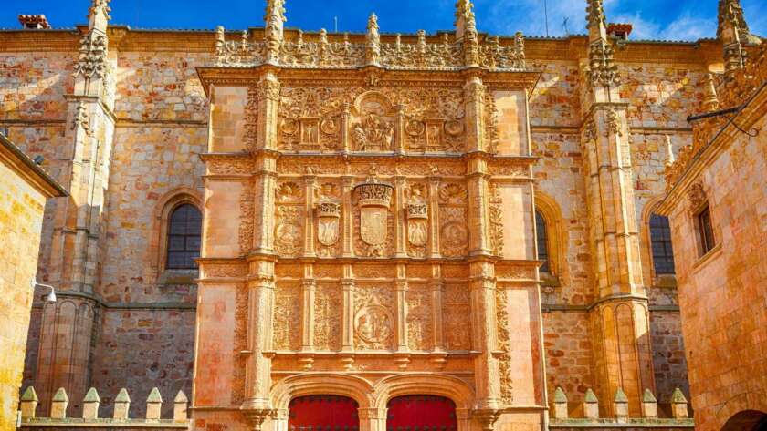 Imagen de la fachada plateresca de la universidad de Salamanca
