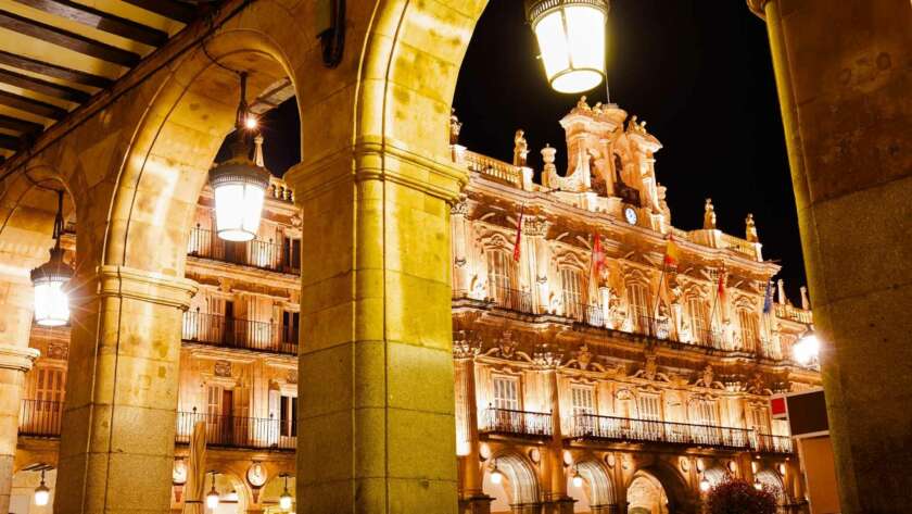 Imagen del ayuntamiento de Salamanca, en frente a la Plaza Mayor.