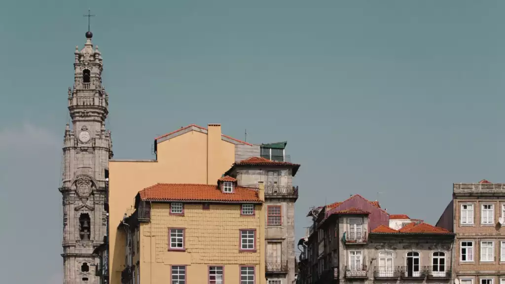 Top 10 things to Do in Porto: the Perfect Travel Itinerary 5 Torre dos clerigos oporto