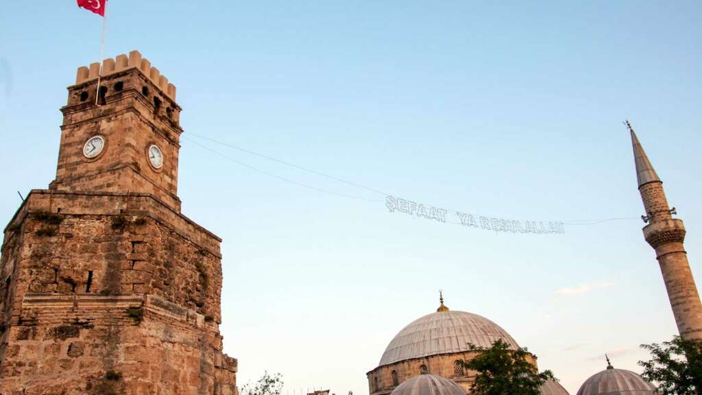Things to do in Antalya in 2025: 7 must-sees and plans 5 Torre reloj mezquita Antalya blog