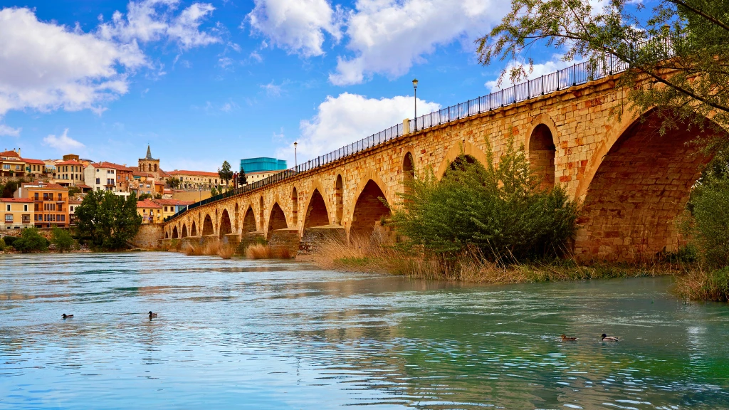 Qué ver en Zamora en 1 día: Un recorrido cultural lleno de historia 1 Zamora Puente de Piedra
