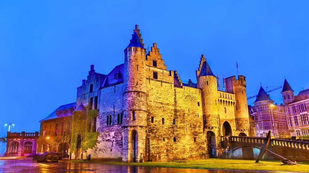 Qué ver en Amberes: Itinerario imprescindible para 2 días 5 castillo steen amberes