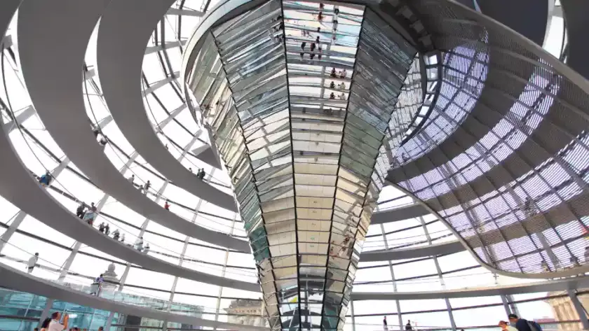 Qué ver en Berlín: itinerario de los 10 imprescindibles 11 cupula reischtag berlin blog
