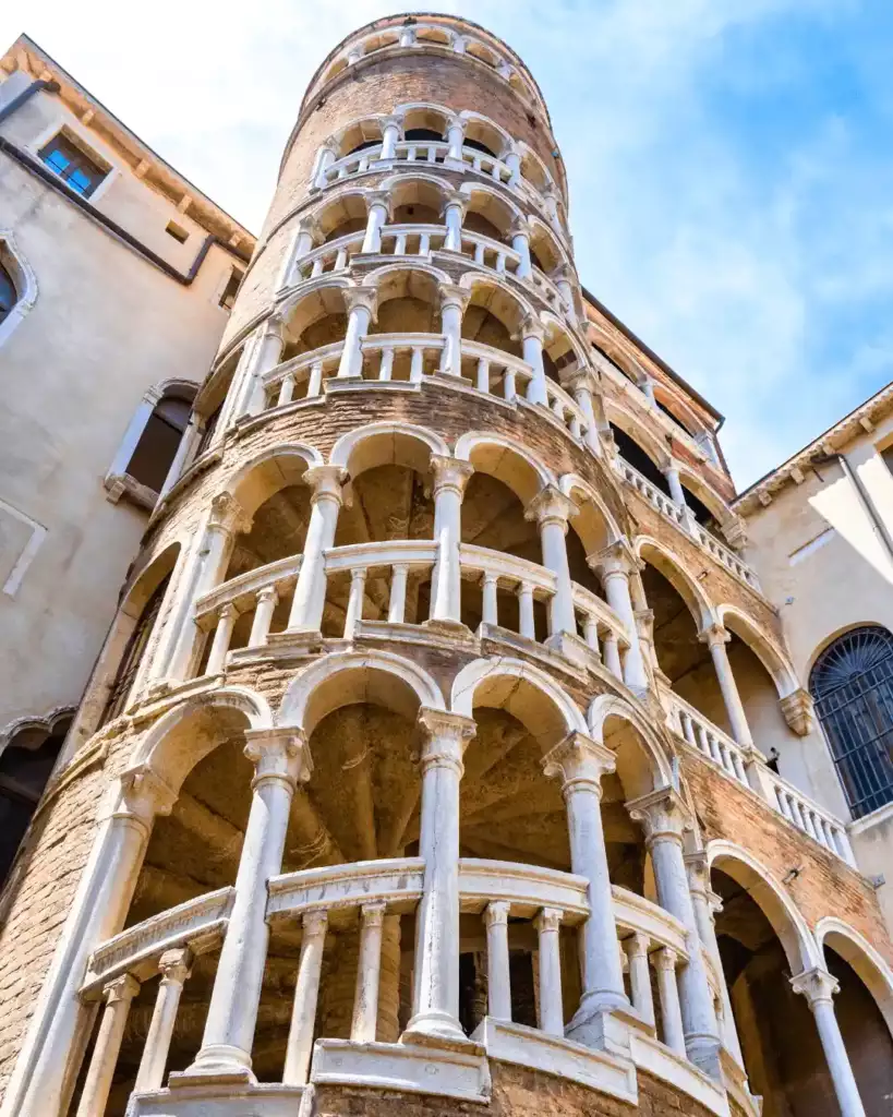 Qué ver en Venecia: 9 maravillas entre canales y palacios 4 escala contarini venecia blog