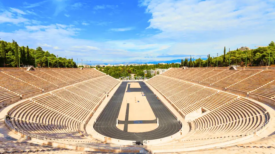 Que ver en Atenas: 20 joyas esenciales de la cuna griega 4 estadio panatinaiko blog Atenas