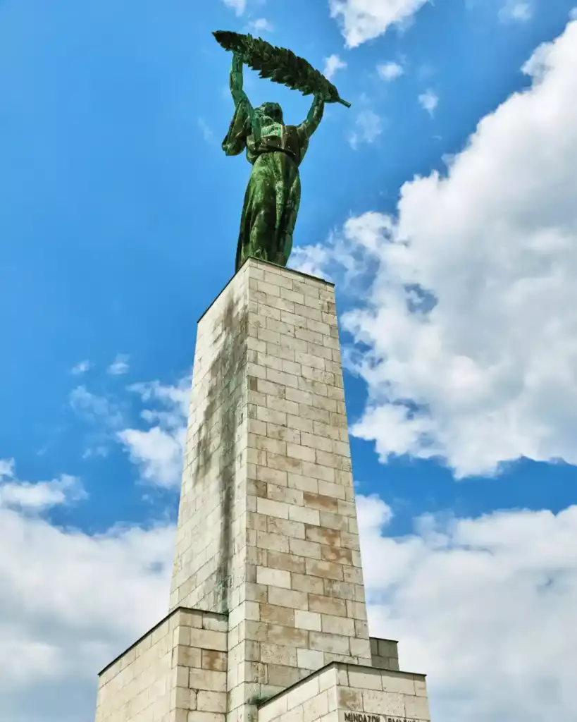 estatua_budapest_blog estatua budapest blog
