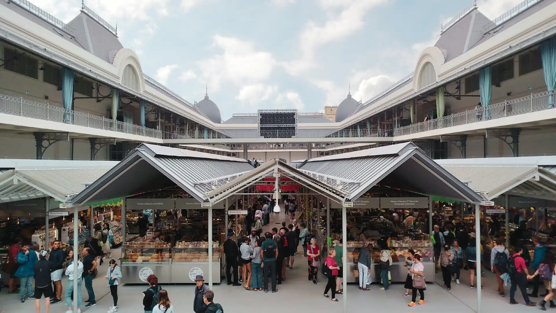 Qué ver en Oporto: 10 planes clave entre vino y miradores 13 mercado bolhao oporto