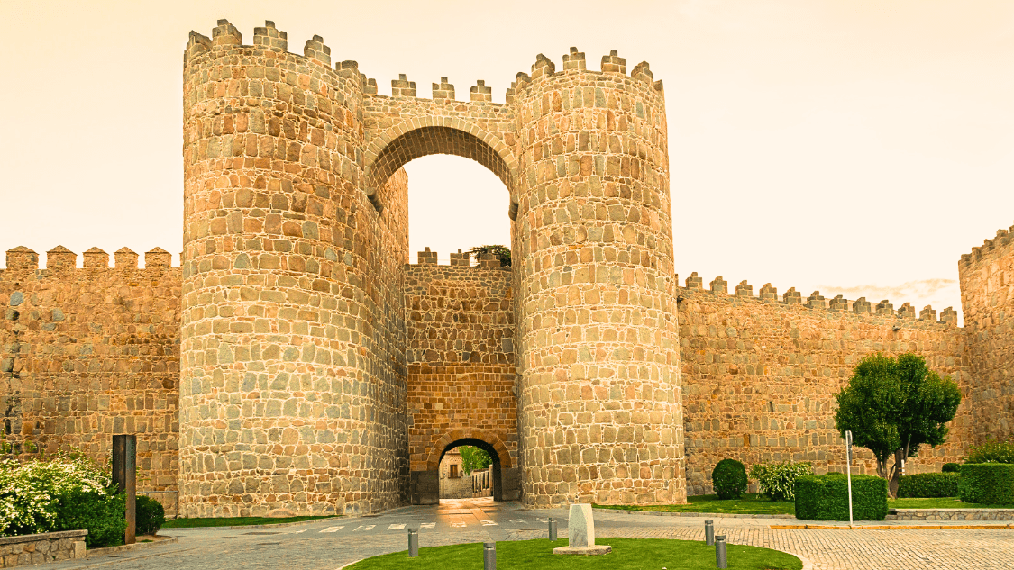 Qué ver en Ávila: 11 paradas esenciales en la ciudad amurallada 14 puerta alcazar avila